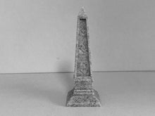 Laden Sie das Bild in den Galerie-Viewer, Terrarium Decoration &quot;Obelisk&quot; - Marble colored Terrarium Decor