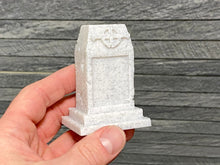 Load image into Gallery viewer, Terrarium Decoration &quot;Cemetery Tombstones Set&quot; - 4 marble colored Terrarium Decor Tombstones