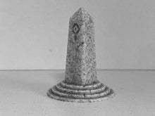 Load image into Gallery viewer, Terrarium Feeder Set &quot;Nordic Runestones&quot; - Marble colored Feeder Set for Geckos, Lizard &amp; Spiders